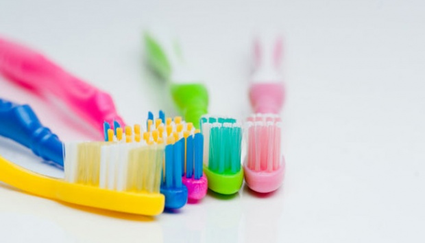 Gunakan Interdental Brush untuk Menjaga Kesehatan Gigi