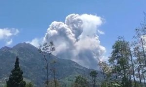 Gunung Merapi Muntahkan Awan Panas, Ini Wilayah Terdampak Abu Vulkanik