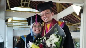 Kisah Suami-Istri Lulus S3 Bersama di UI, Termotivasi Anak yang Lulus Lebih Dulu